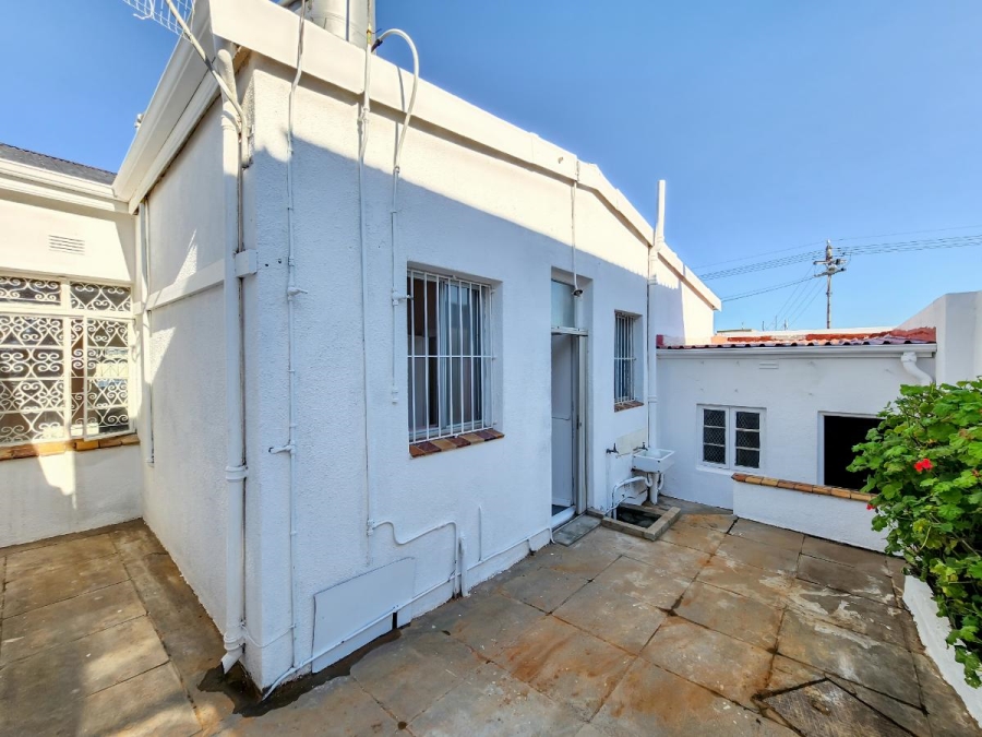 To Let 4 Bedroom Property for Rent in Sea Point Western Cape